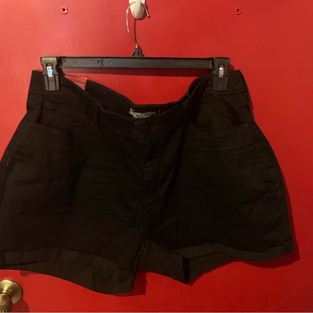 WOMENS LEVI HIGH CUT SHORTS.